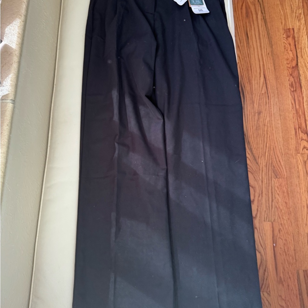 NWT Tentree brand Women’s wide leg Black Pants. Size 6